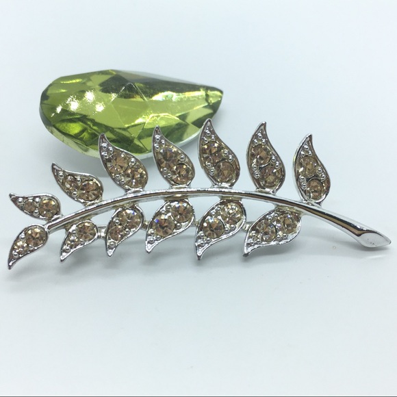 Sarah Coventry Jewelry - SARAH COVENTRY Rhinestone Leaf Brooch
